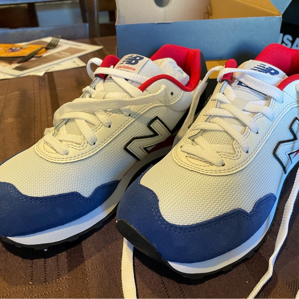 Brand new men’s New Balance 515V3.  They are size 8D.